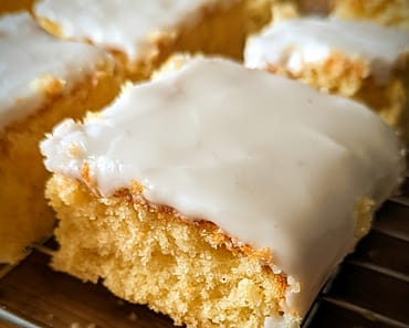 How to make a Lemon Cake Tray Bake
