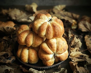 How to make Mini Halloween Pumpkin Buns